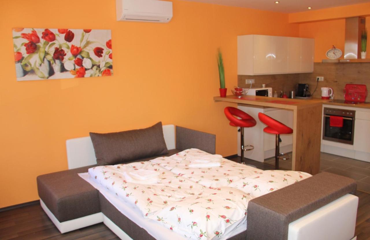 Zafir Sziget Apartman Sarvar Ngoại thất bức ảnh