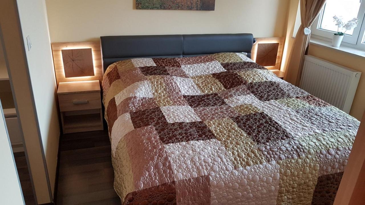 Zafir Sziget Apartman Sarvar Ngoại thất bức ảnh