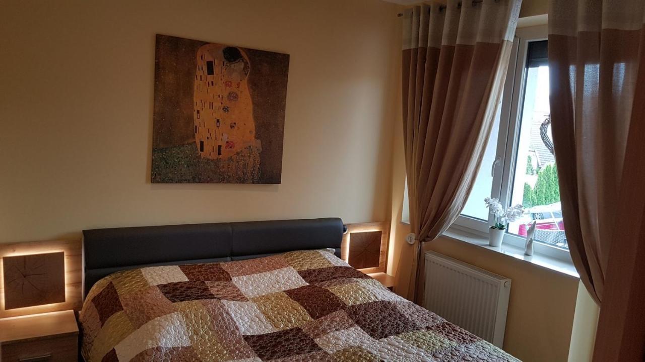 Zafir Sziget Apartman Sarvar Ngoại thất bức ảnh
