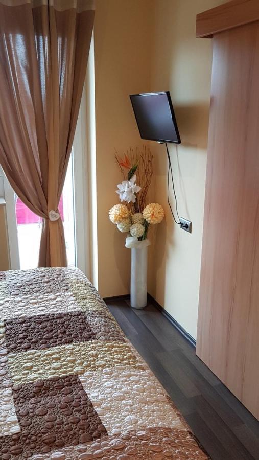 Zafir Sziget Apartman Sarvar Ngoại thất bức ảnh
