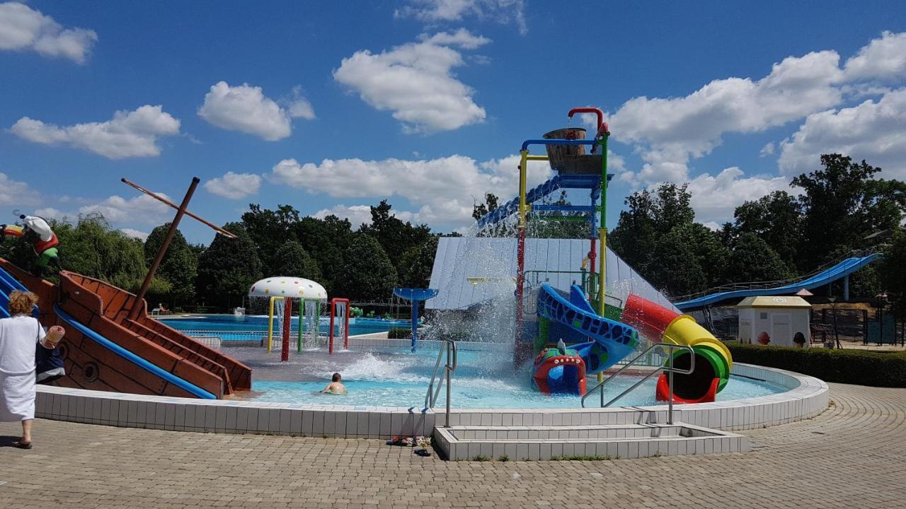 Zafir Sziget Apartman Sarvar Ngoại thất bức ảnh