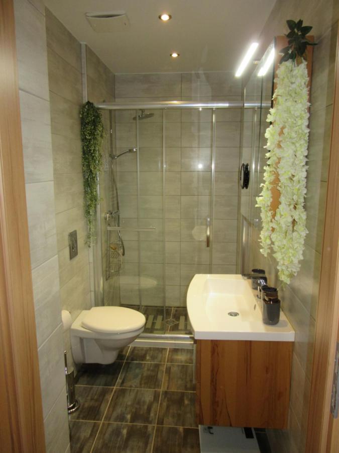 Zafir Sziget Apartman Sarvar Ngoại thất bức ảnh