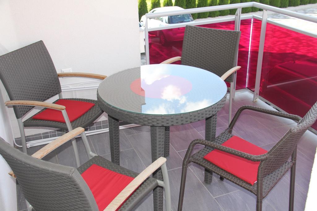 Zafir Sziget Apartman Sarvar Ngoại thất bức ảnh