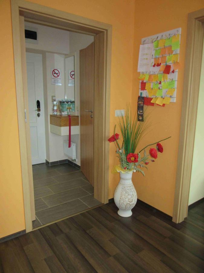 Zafir Sziget Apartman Sarvar Ngoại thất bức ảnh
